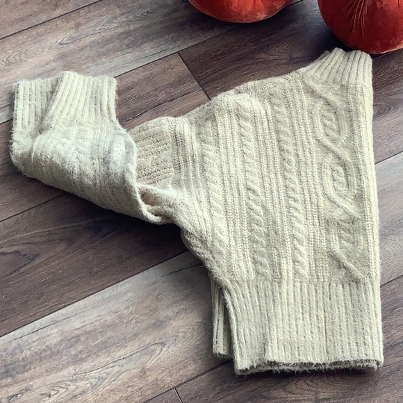 Beautiful Sweater by Fashion Nova 💛💛 - Picture 6 of 6